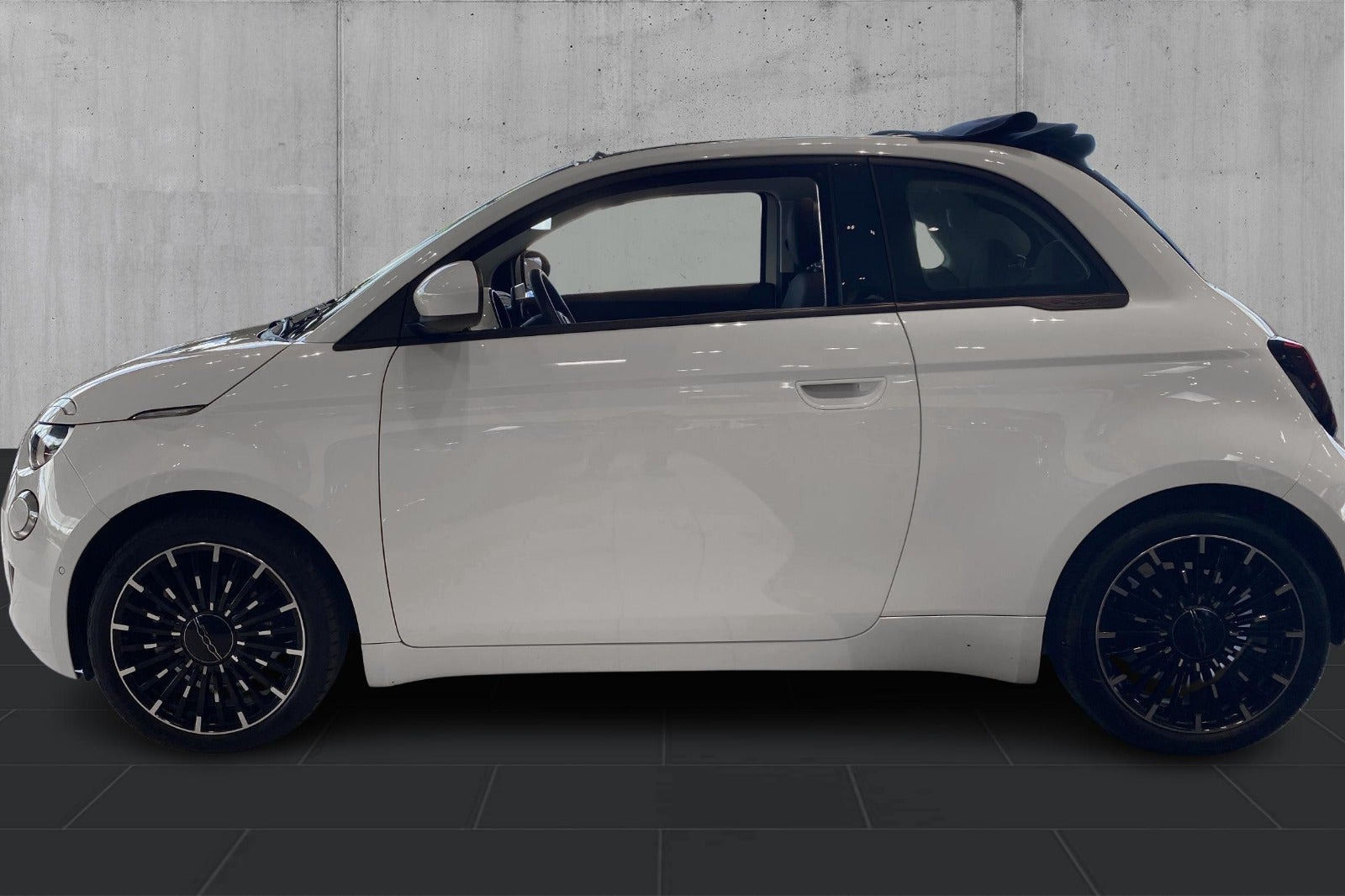 Hvid Fiat 500e fra 2023