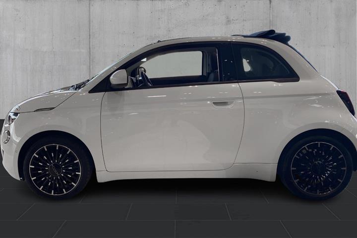 Hvid Fiat 500e fra 2023