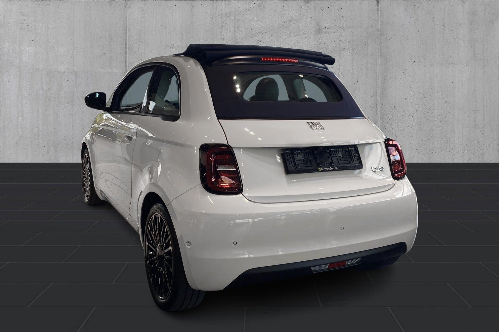 Hvid Fiat 500e fra 2023