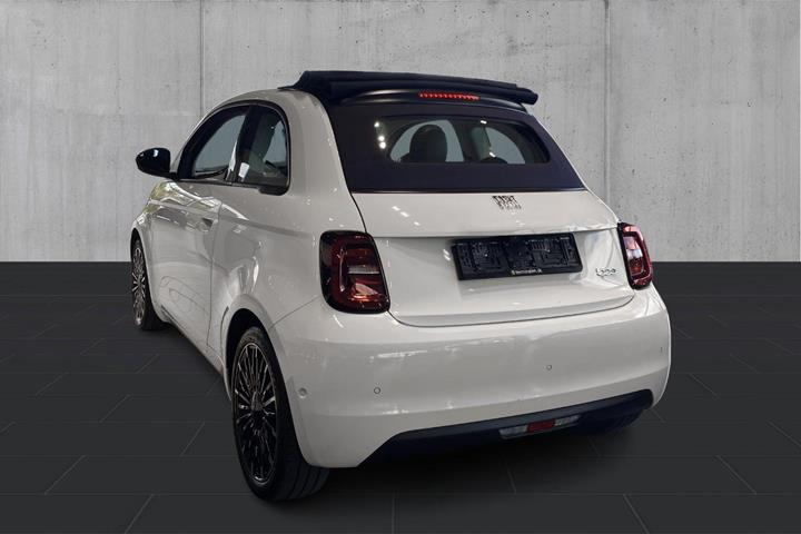 Hvid Fiat 500e fra 2023