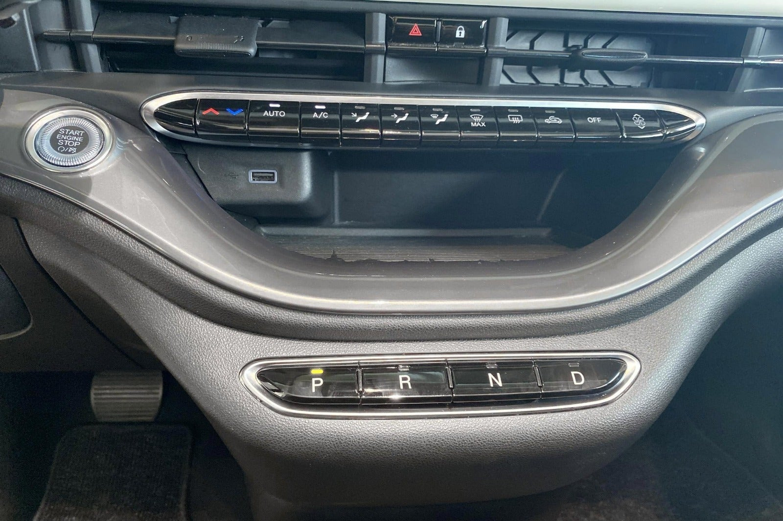 Hvid Fiat 500e fra 2023