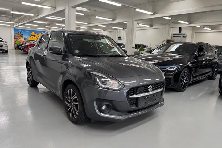 Grå Suzuki Swift fra 2020