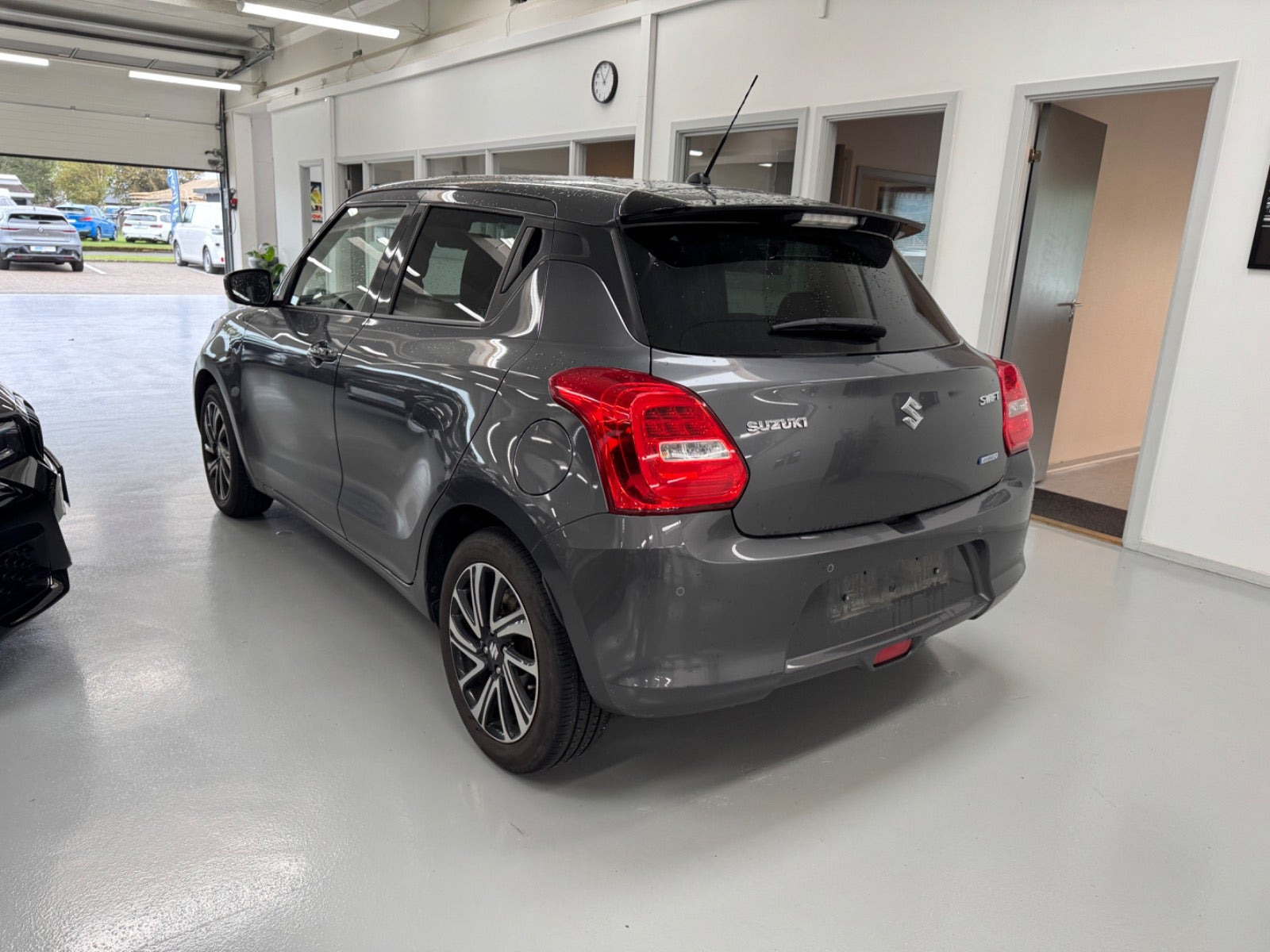 Grå Suzuki Swift fra 2020