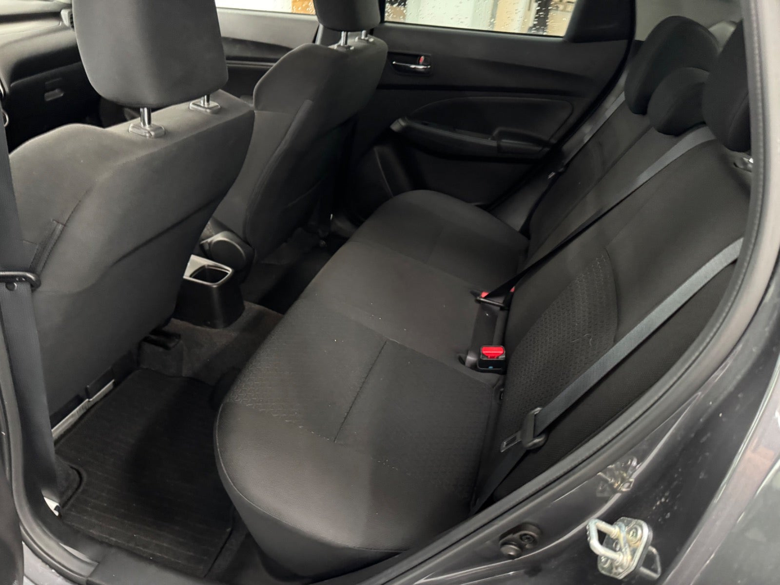 Grå Suzuki Swift fra 2020