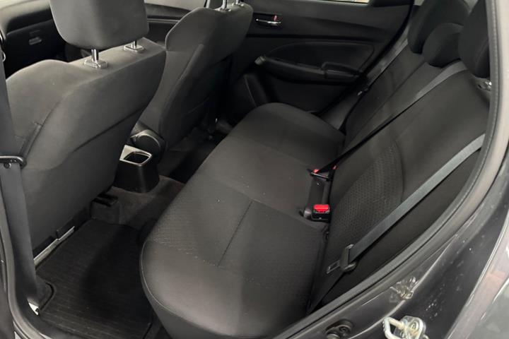Grå Suzuki Swift fra 2020