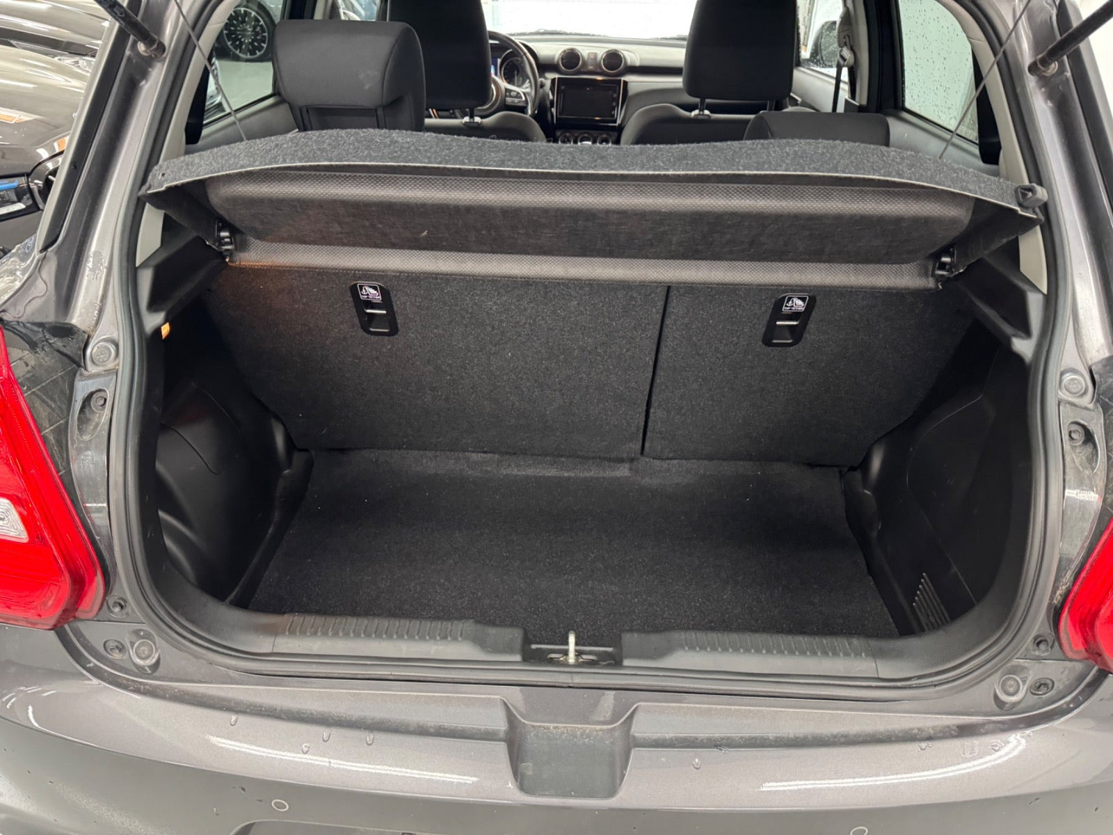 Grå Suzuki Swift fra 2020