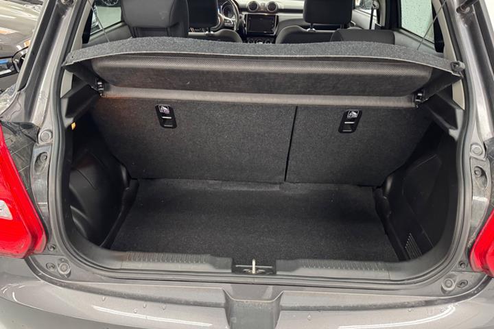 Grå Suzuki Swift fra 2020