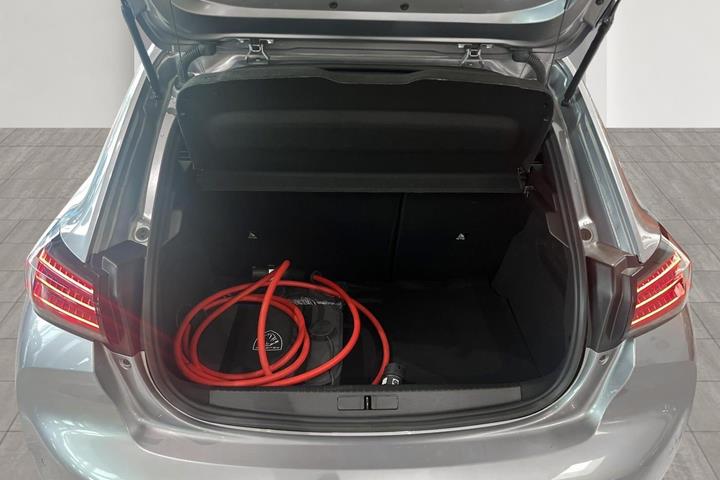 Grå Peugeot e-208 fra 2025