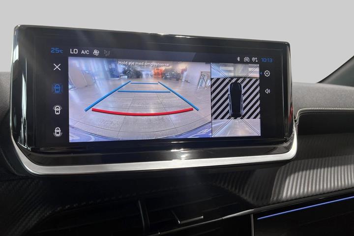 Grå Peugeot e-208 fra 2025