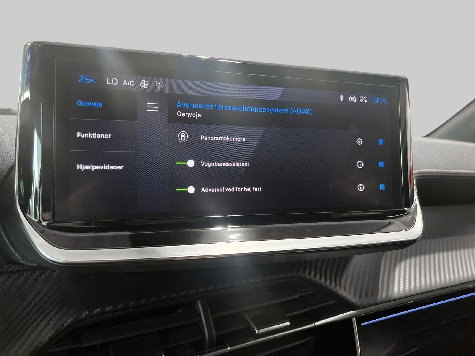 Grå Peugeot e-208 fra 2025