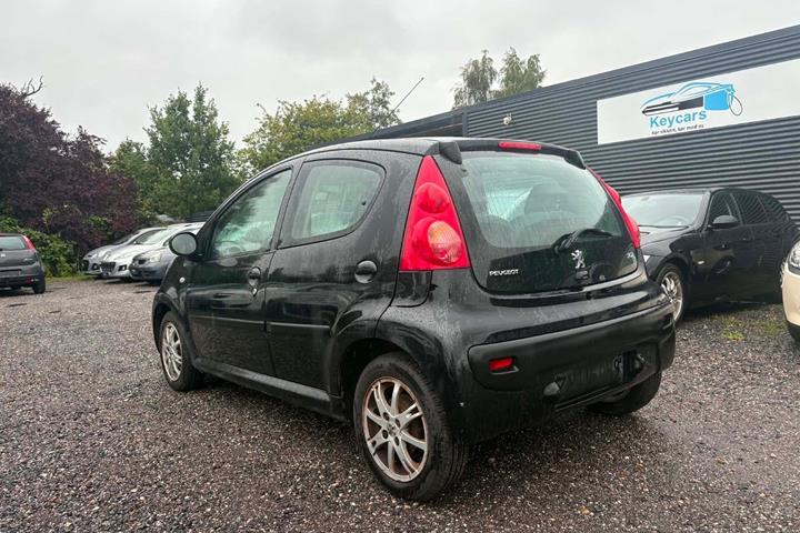 Sort Peugeot 107 fra 2008