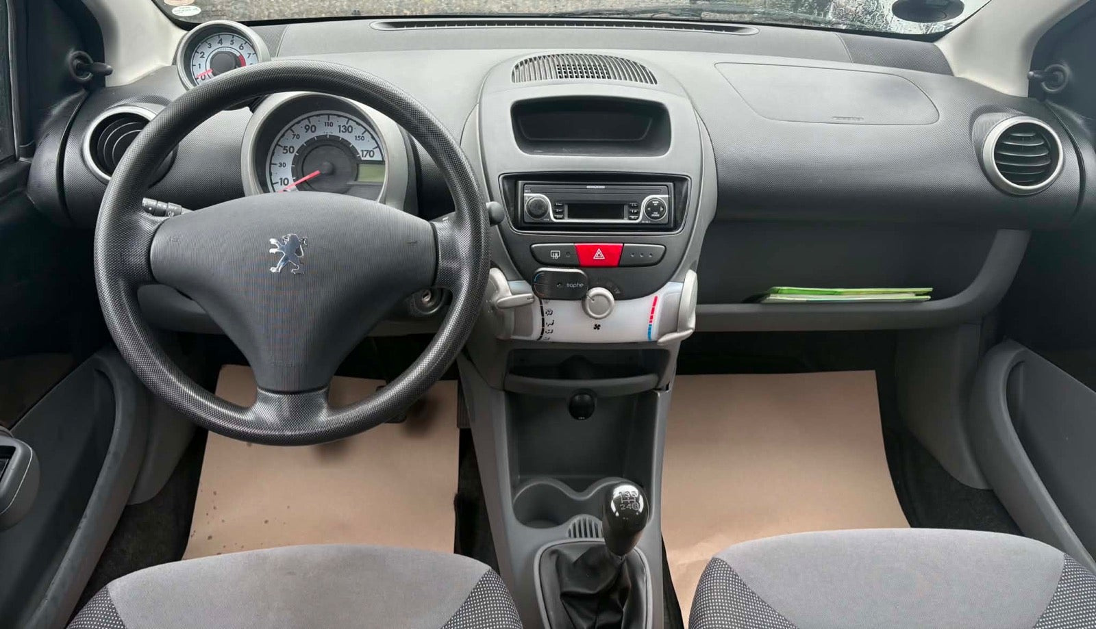 Sort Peugeot 107 fra 2008