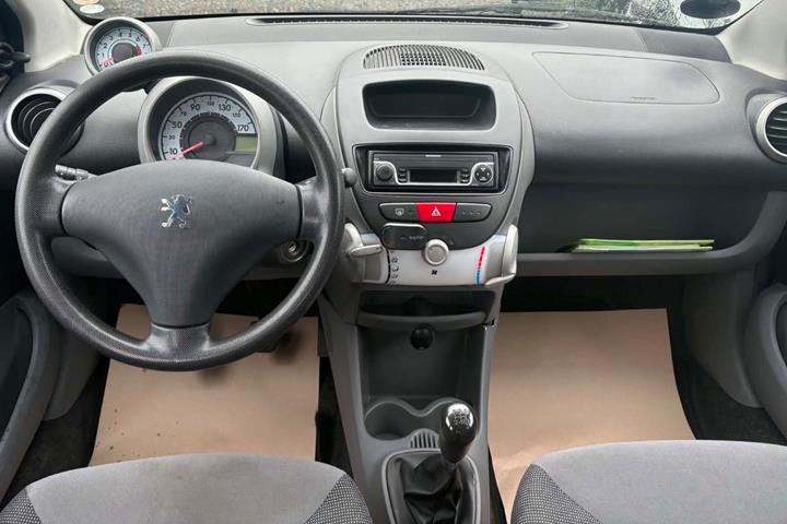 Sort Peugeot 107 fra 2008