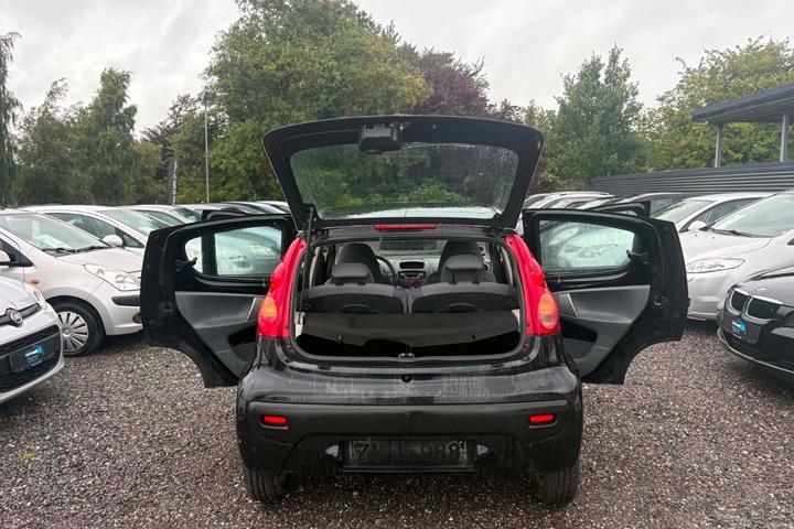 Sort Peugeot 107 fra 2008