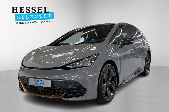 Grå Cupra Born fra 2024 set udefra