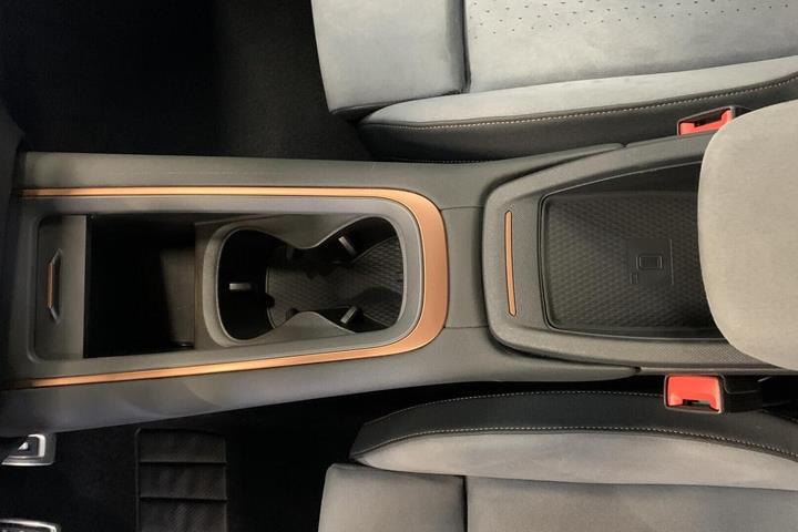 Grå Cupra Born fra 2024