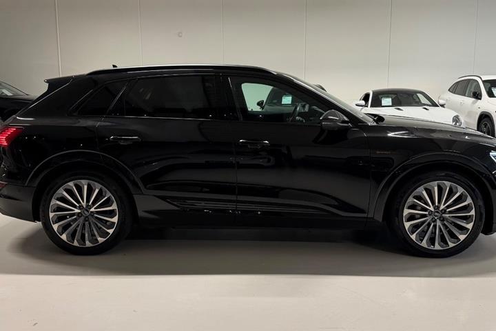 Sort Audi e-tron fra 2022