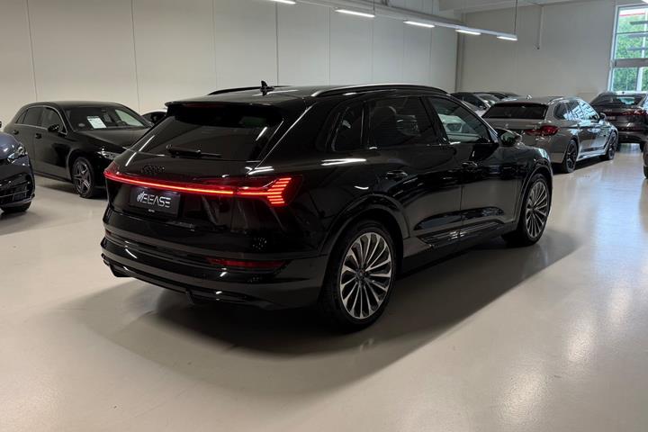 Sort Audi e-tron fra 2022