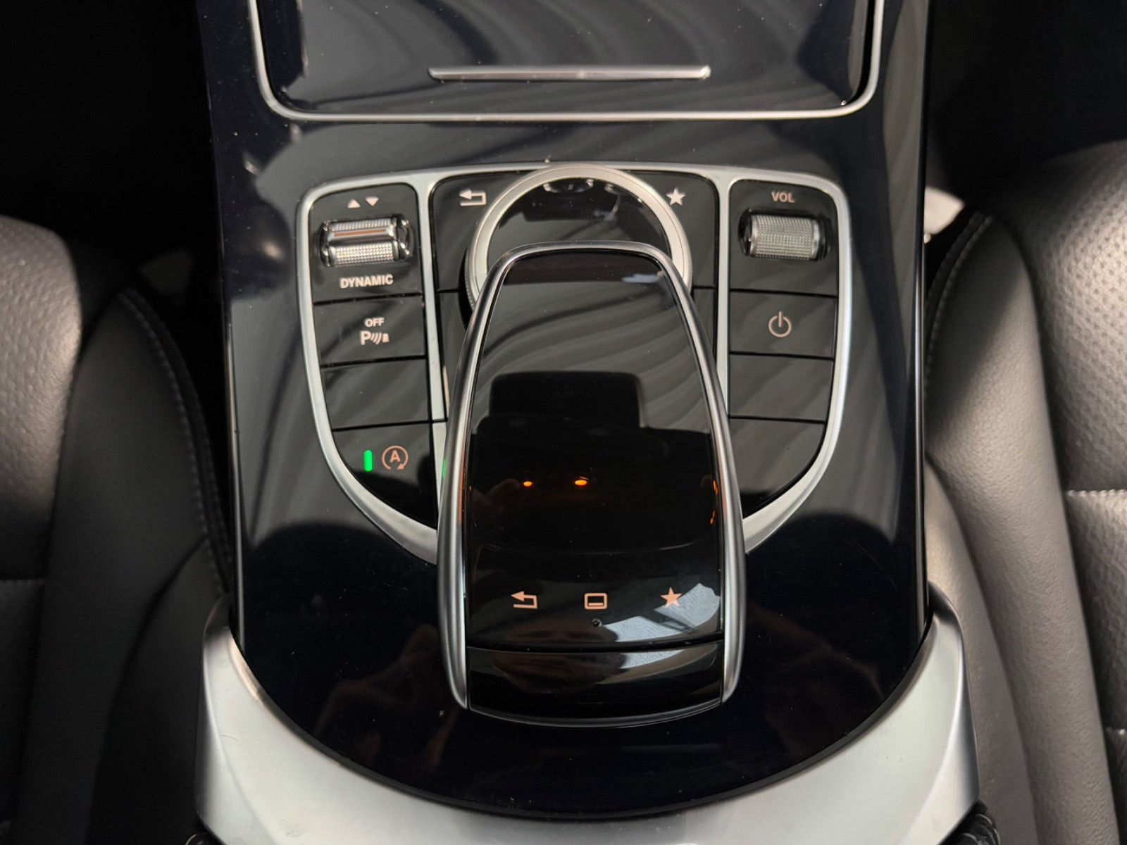 Sort Mercedes C400 fra 2016