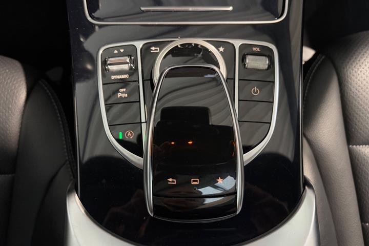 Sort Mercedes C400 fra 2016