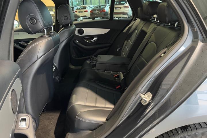 Sort Mercedes C400 fra 2016