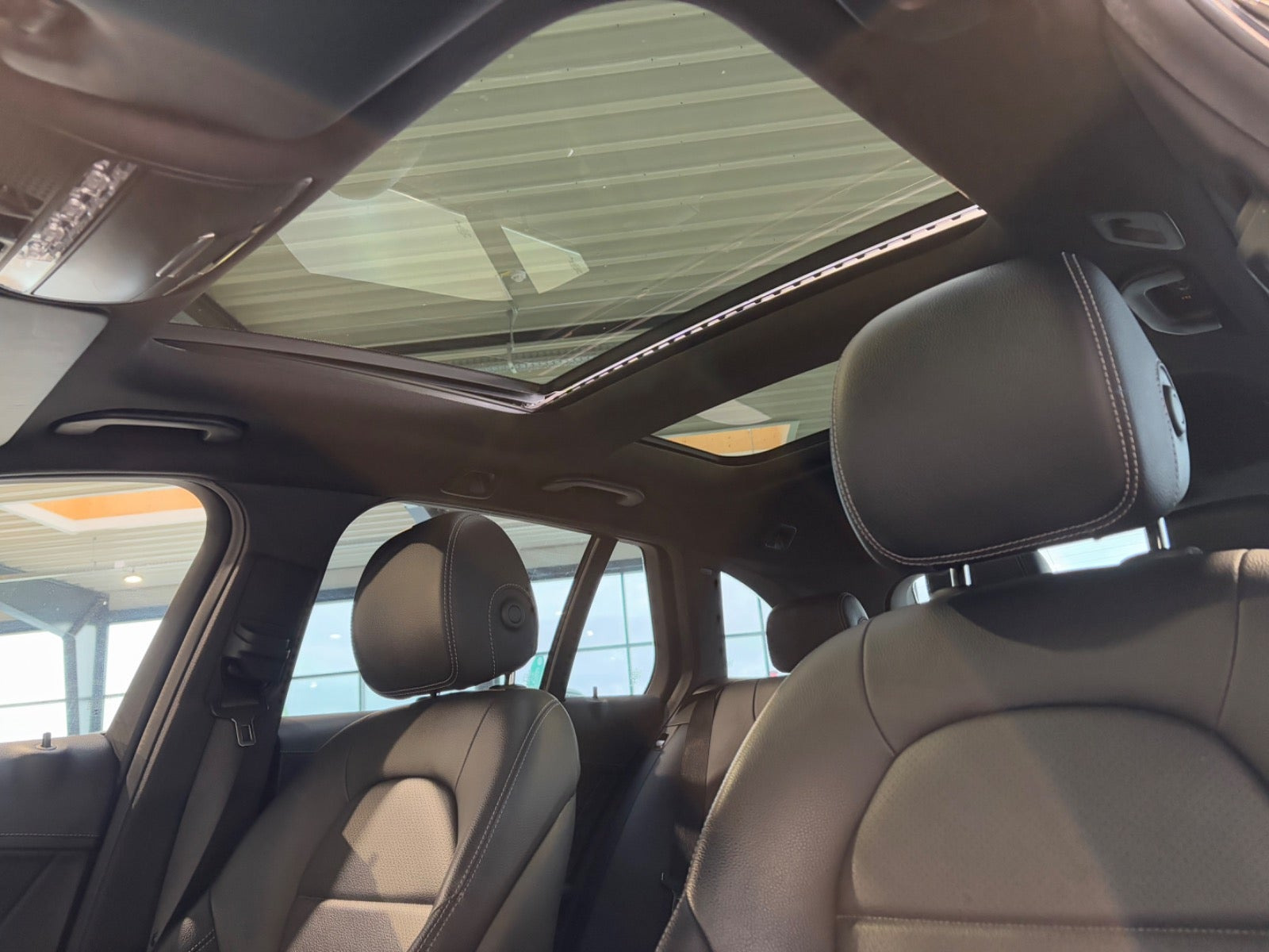 Sort Mercedes C400 fra 2016