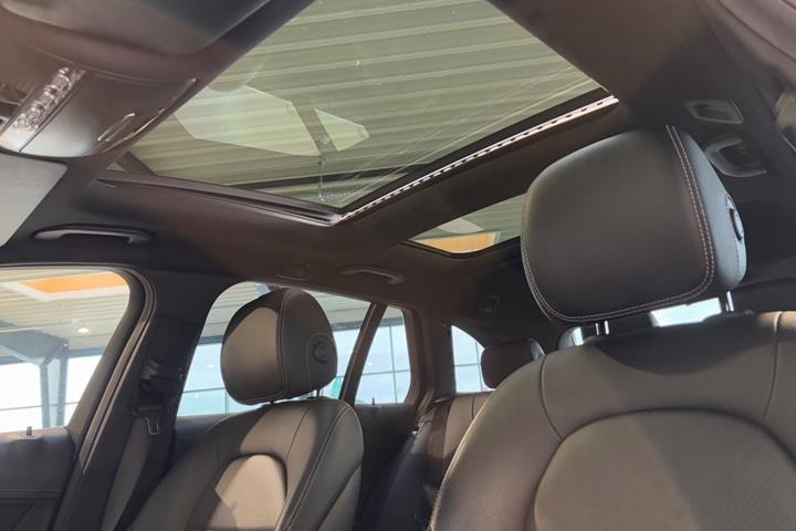 Sort Mercedes C400 fra 2016