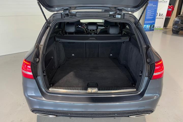 Sort Mercedes C400 fra 2016