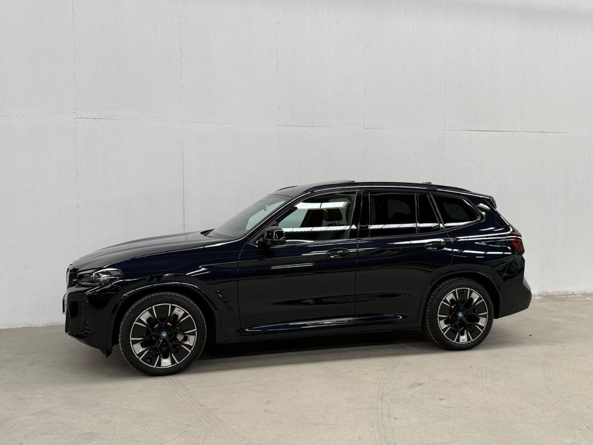 Sort BMW iX3 fra 2022