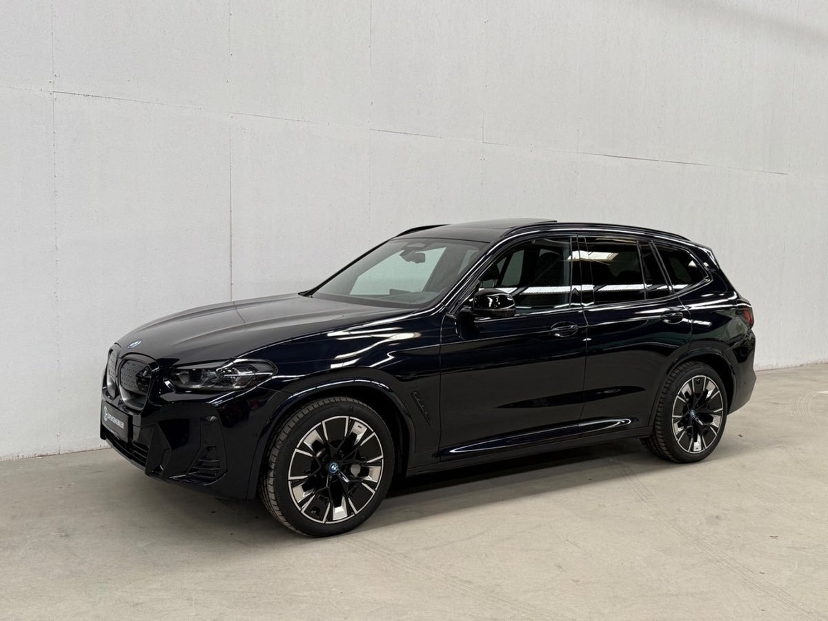 Sort BMW iX3 fra 2022