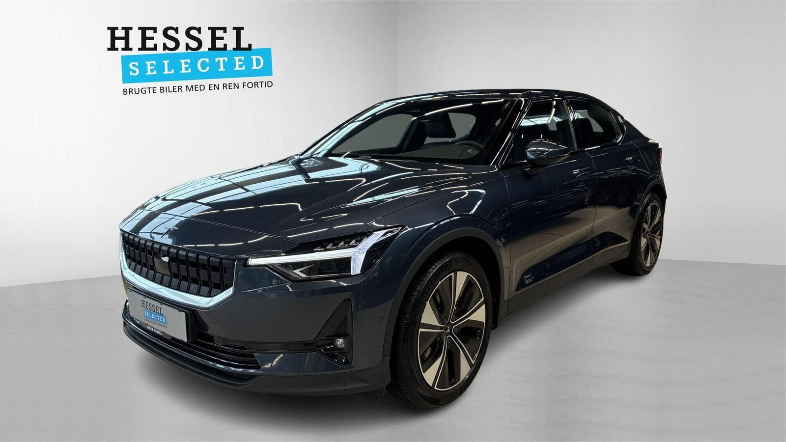 Blå Polestar 2 fra 2023 set udefra