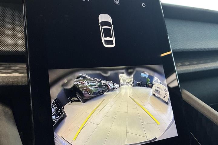 Blå Polestar 2 fra 2023