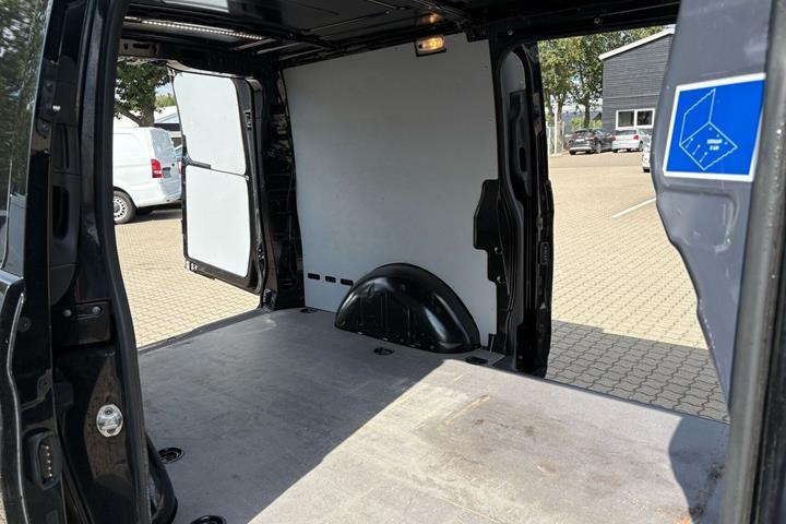 Sort Mercedes Vito 119 fra 2021