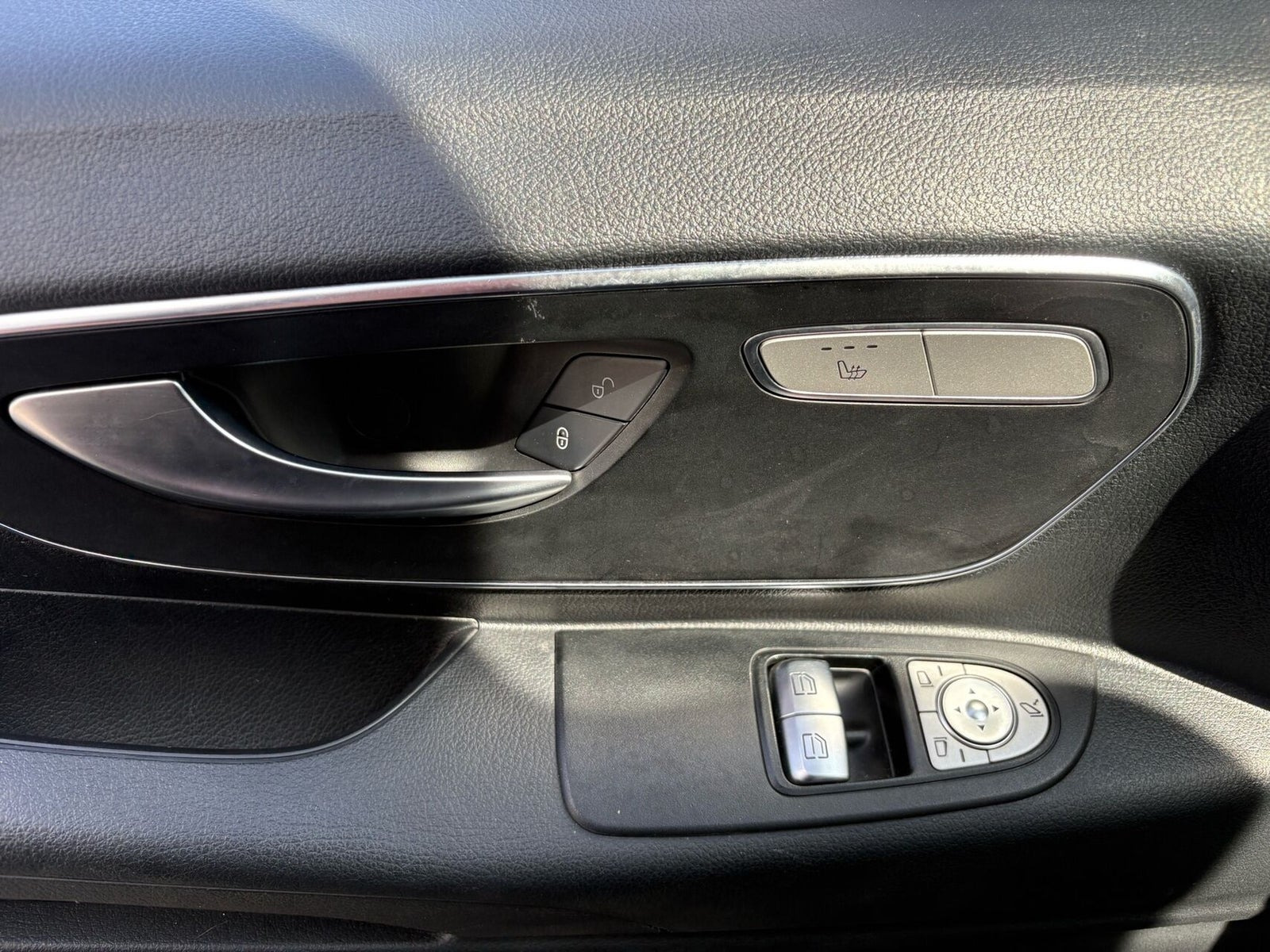Sort Mercedes Vito 119 fra 2021