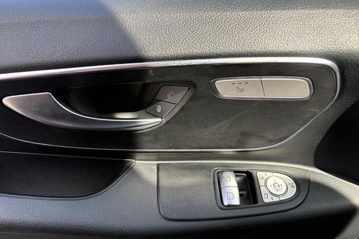 Sort Mercedes Vito 119 fra 2021