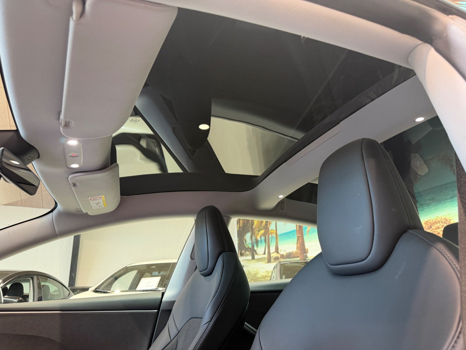 Hvid Tesla Model 3 fra 2026