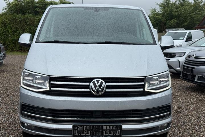 Grå VW Transporter fra 2019