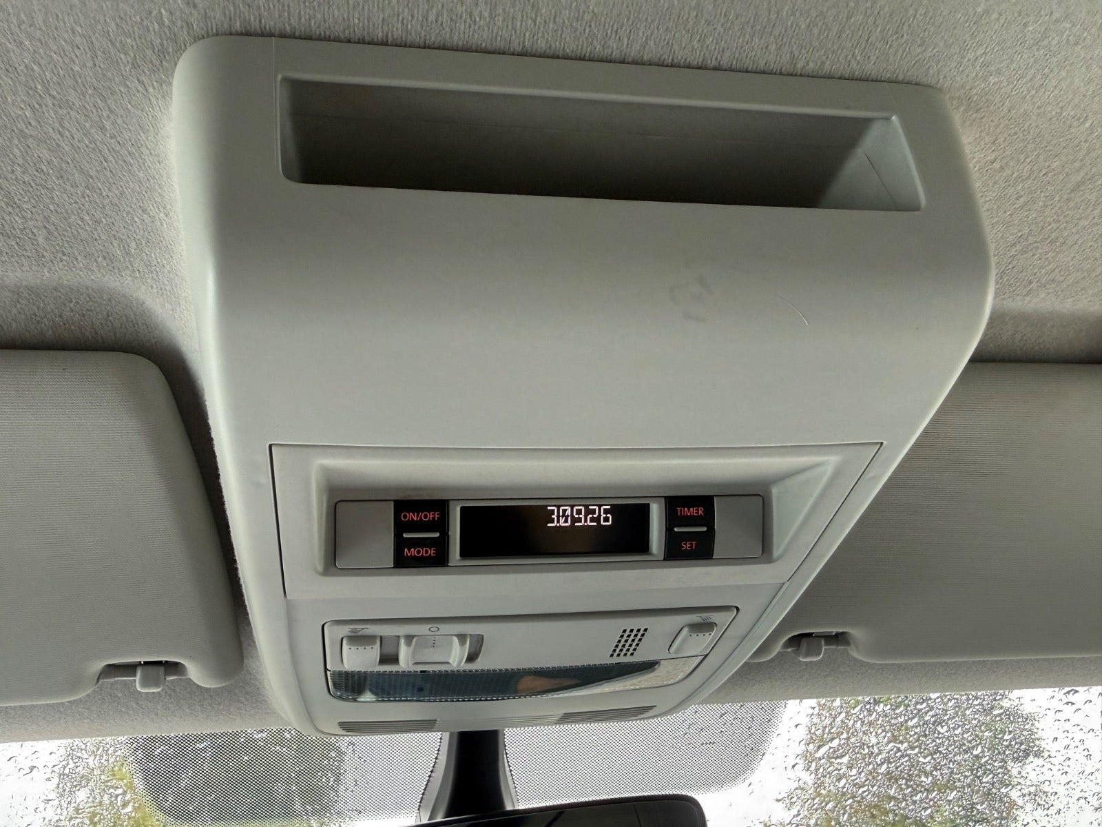 Grå VW Transporter fra 2019