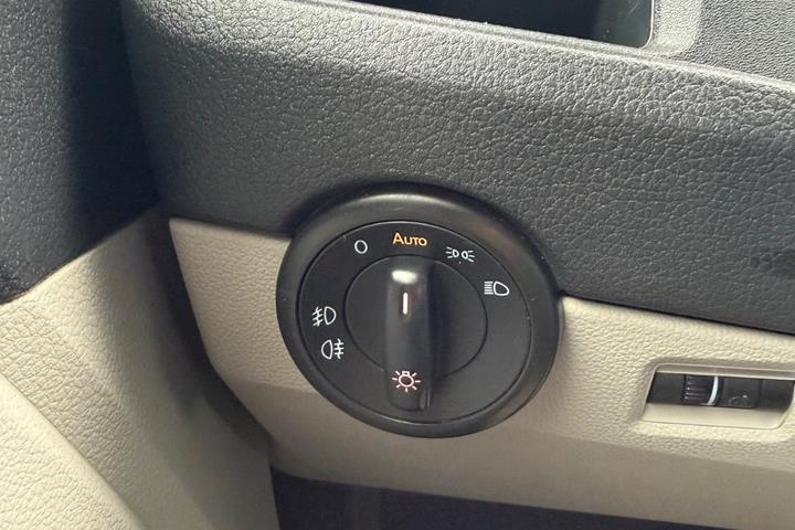Grå VW Transporter fra 2019