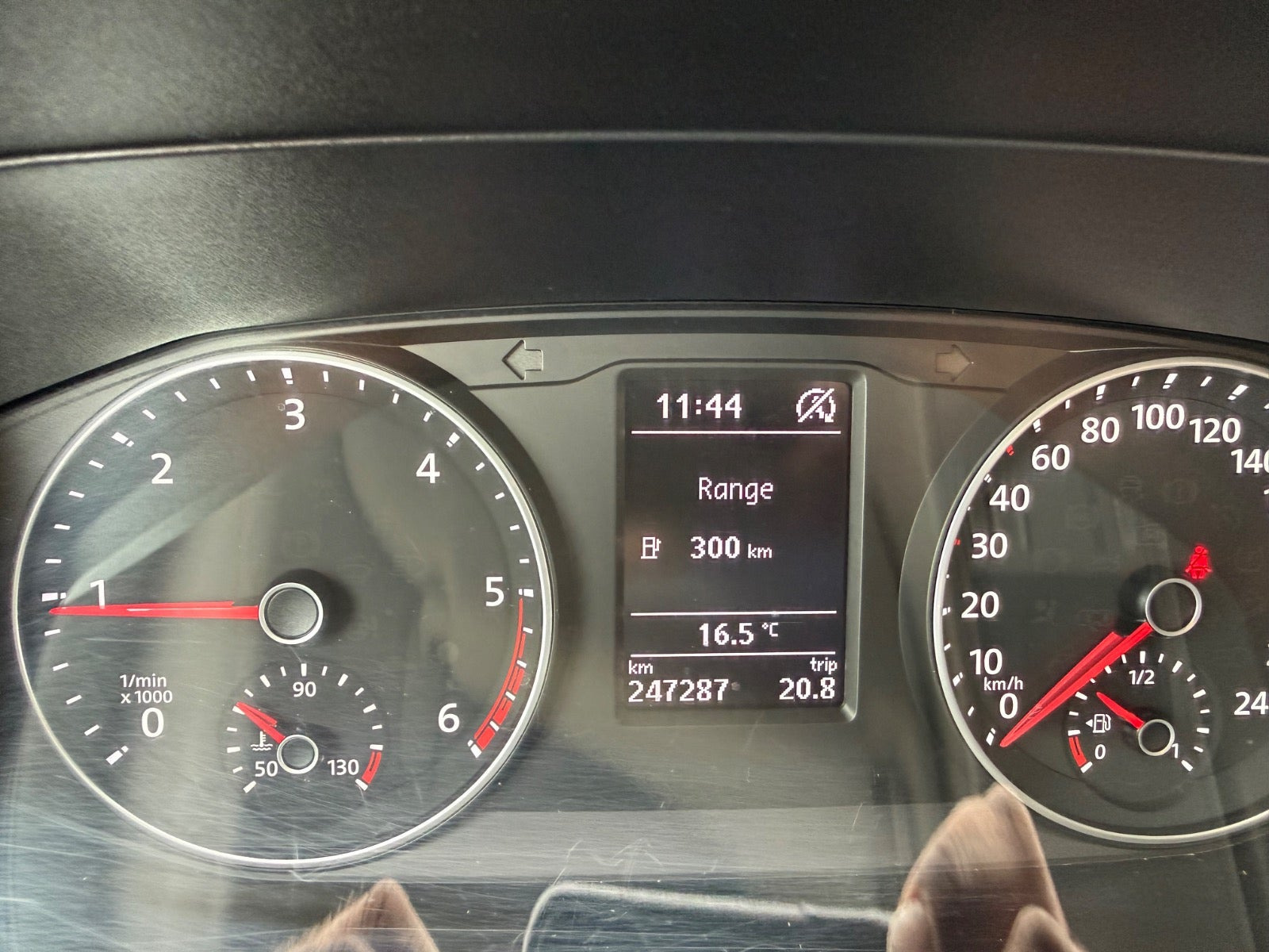 Grå VW Transporter fra 2019