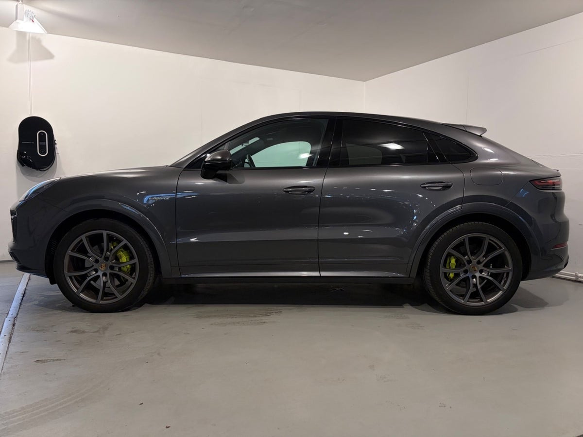 Grå Porsche Cayenne fra 2021