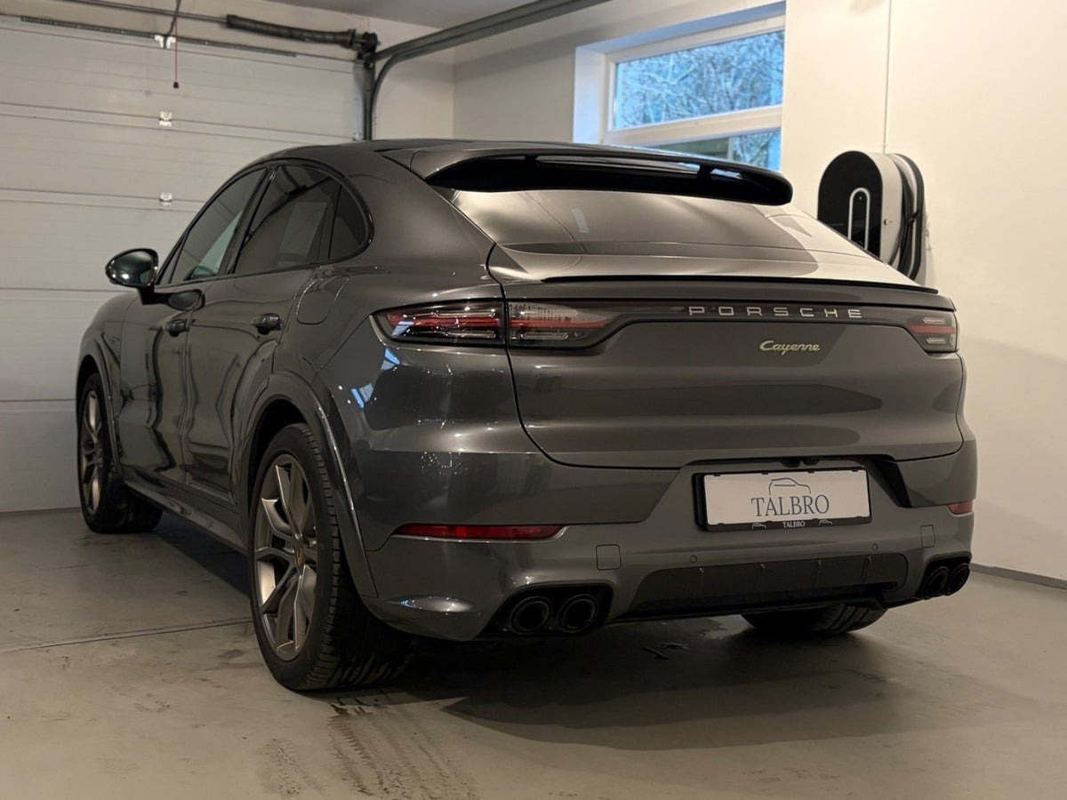 Grå Porsche Cayenne fra 2021