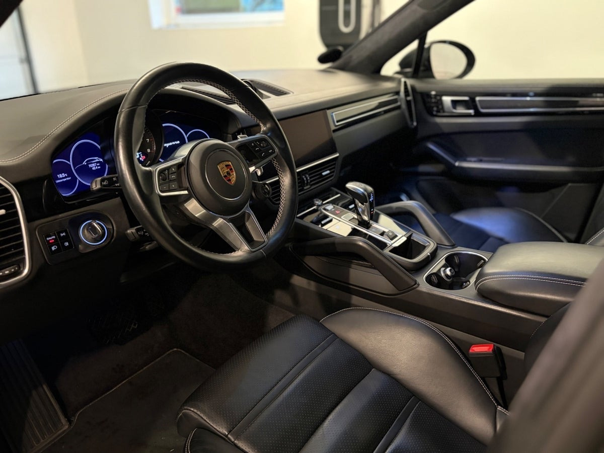 Grå Porsche Cayenne fra 2021