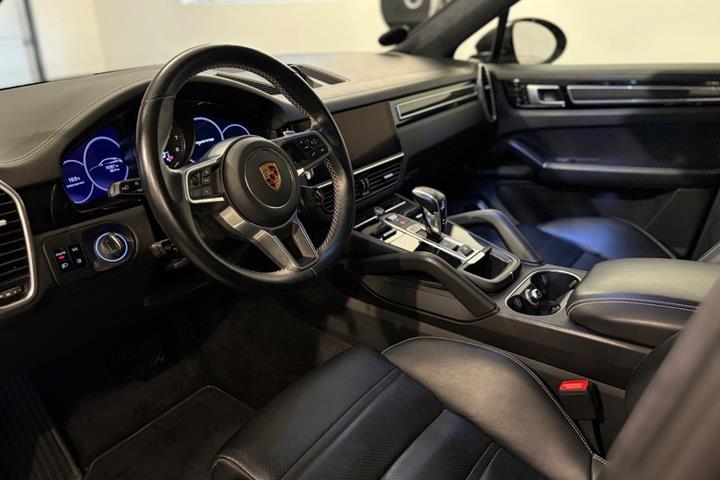Grå Porsche Cayenne fra 2021