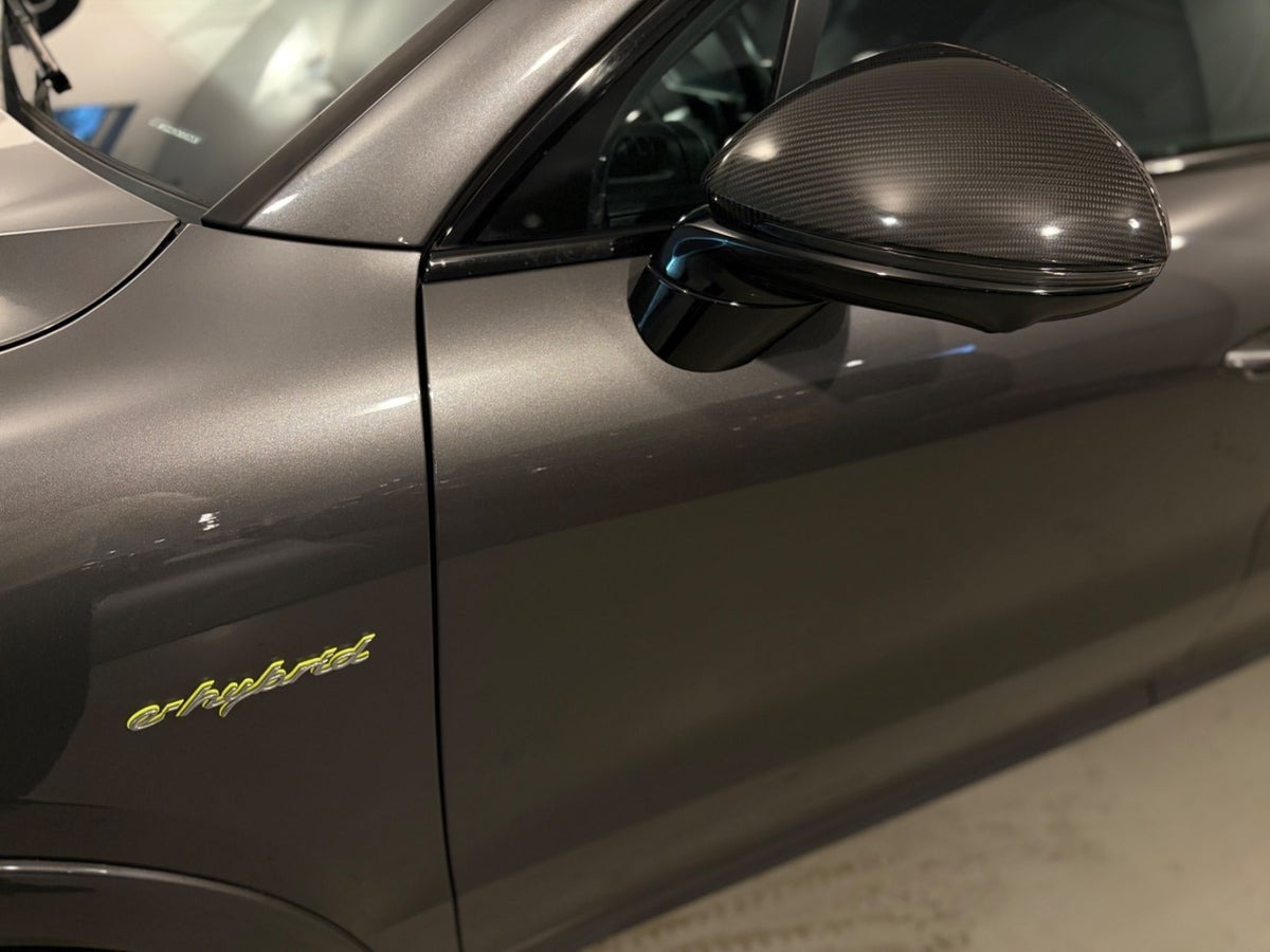 Grå Porsche Cayenne fra 2021