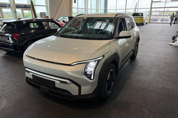 Sølv Kia EV3 fra 2025