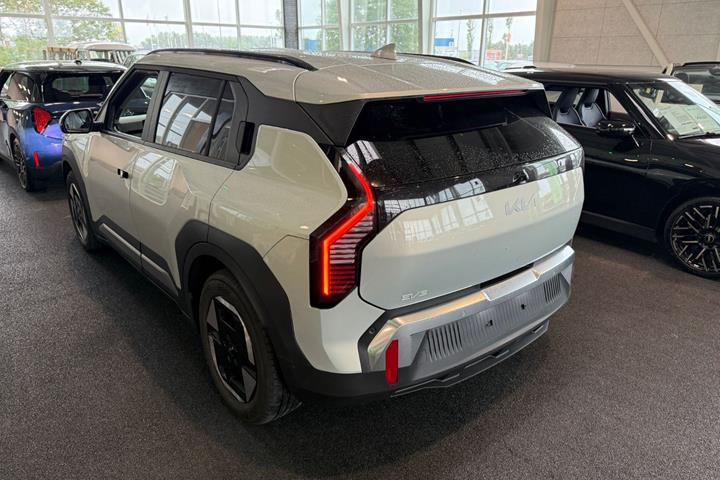 Sølv Kia EV3 fra 2025