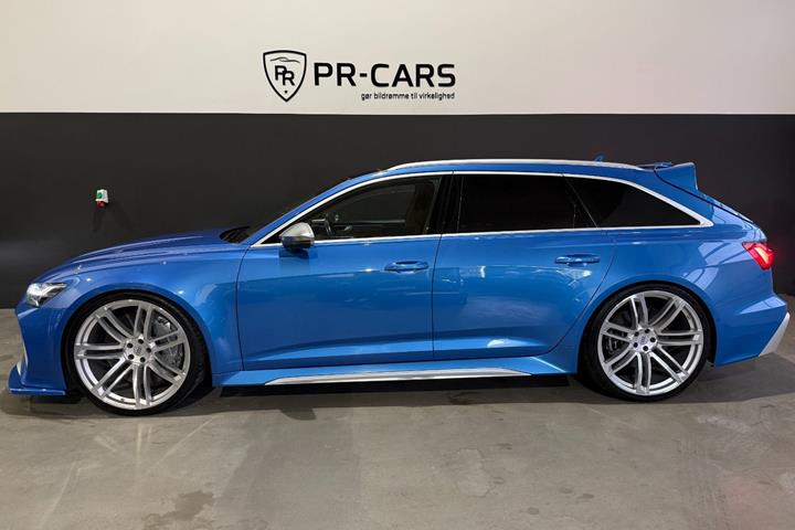 Blå Audi RS6 fra 2021