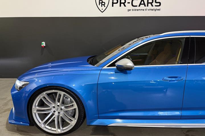 Blå Audi RS6 fra 2021