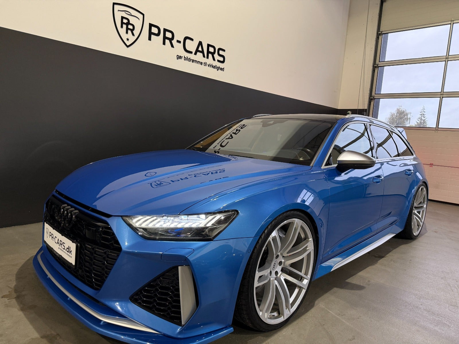 Blå Audi RS6 fra 2021